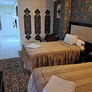 Family Room, City View (6 Pax) | In-room safe, blackout drapes, free WiFi, bed sheets