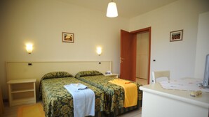Standard Triple Room | Desk, WiFi (free) - Agostini Daniela B&B (Cadoneghe)