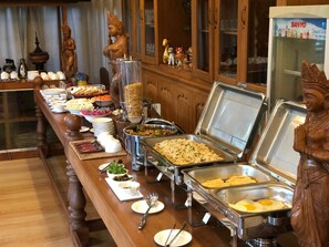 Daily buffet breakfast (USD 3 per person)