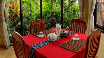 Breakfast, lunch, dinner served; local and international cuisine