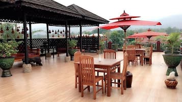 Breakfast, lunch, dinner served; local and international cuisine