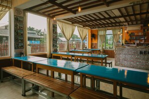 Lobby sitting area - Ostello Bello Nyaung Shwe (Nyaungshwe)