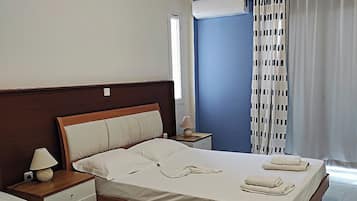 Double Room, Sea View | In-room safe, soundproofing, free WiFi, bed sheets