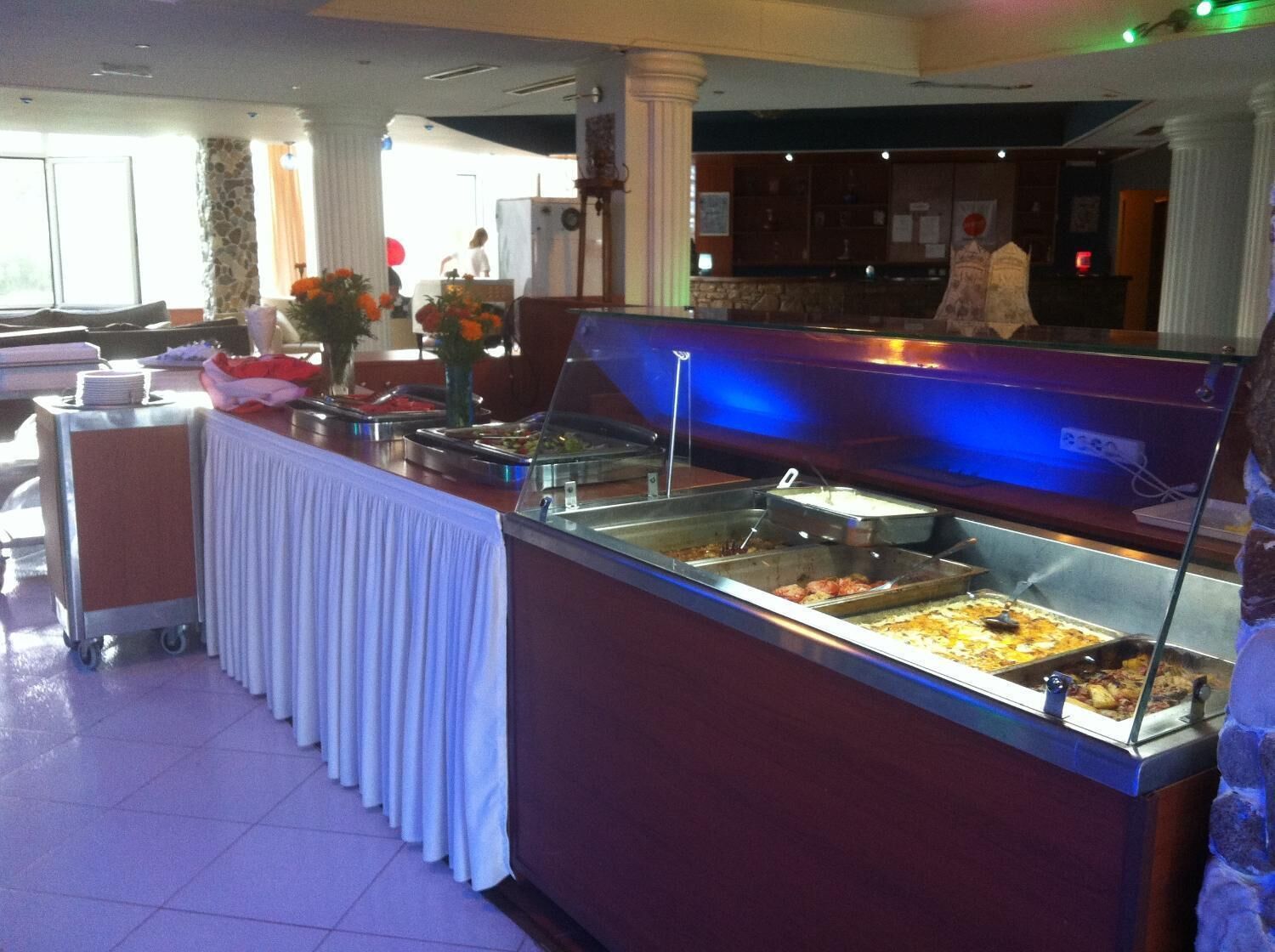 Frühstück, Mittagessen, Abendessen, lokale Küche 