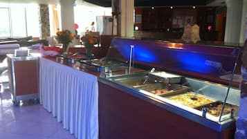 FrĂŒhstĂŒck, Mittagessen, Abendessen, lokale KĂŒche