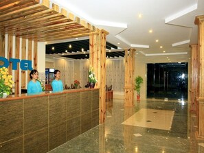 Reception - 81 Hotel Inlay (Nyaungshwe)