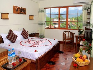 Minibar, in-room safe, desk, soundproofing - 81 Hotel Inlay (Nyaungshwe)