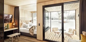 Minibar, caja de seguridad en la habitación y decoración personalizada