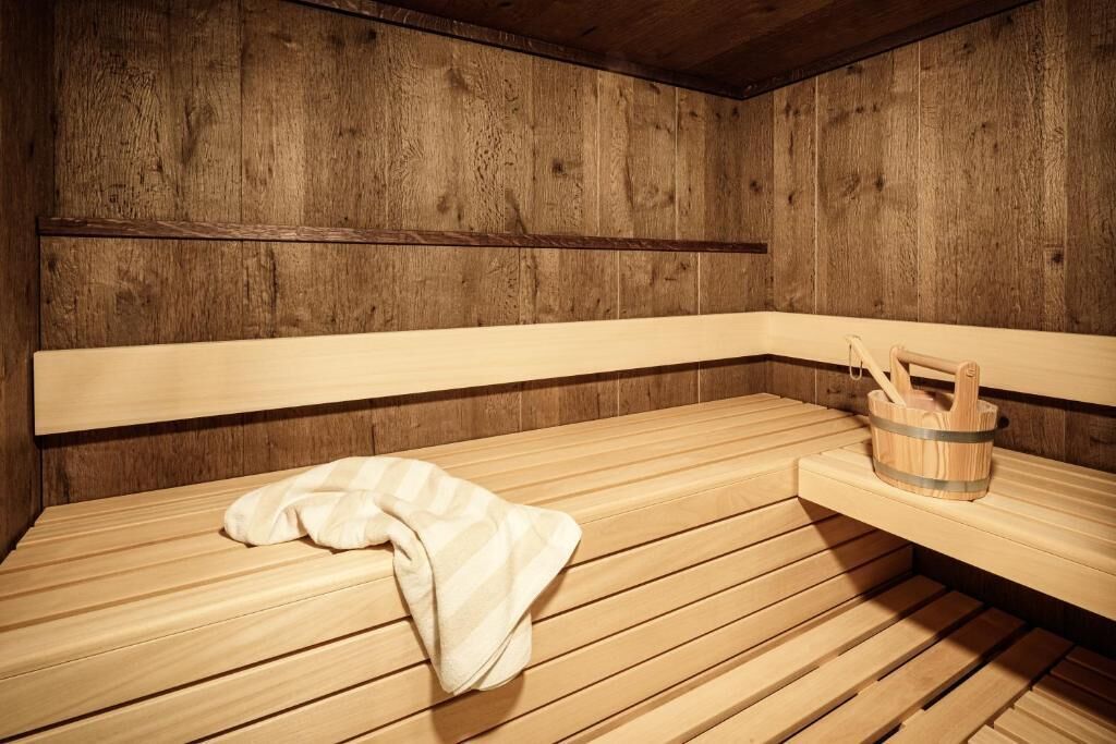 Spa-Außenbereich, Sauna, Dampfbad, Sportmassagen