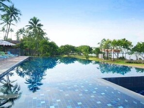 室内游泳池，室外游泳池