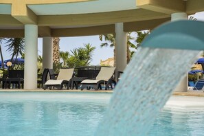 Kolam renang outdoor