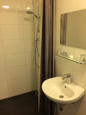 Free toiletries, hair dryer, towels - Hotel Bellington (Amsterdam)