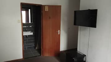 In-room safe, free WiFi