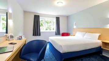 Desk, laptop workspace, iron/ironing board, free WiFi