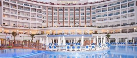 Piscine couverte, piscine extérieure