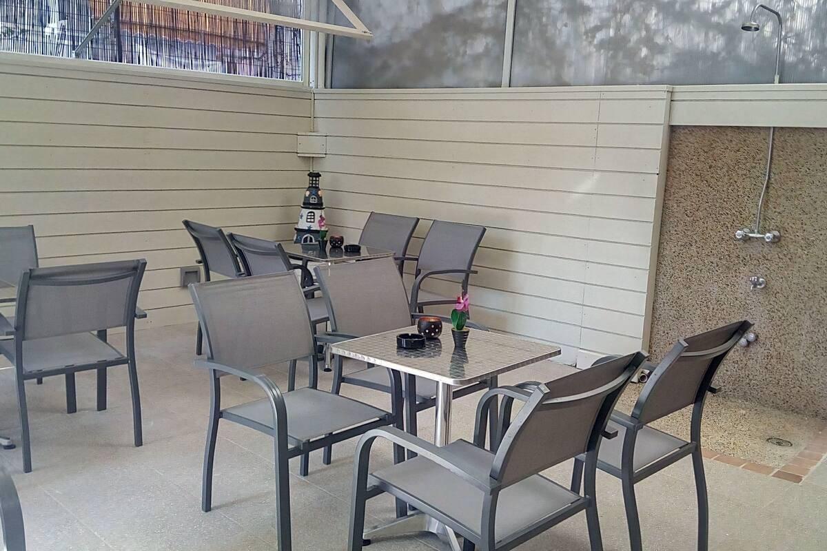 seasonal outdoor pool, pool loungers