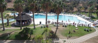 Yellow Alvor Garden Hotel