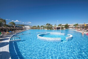 Outdoor pool - Blue Lagoon Resort (Kos)