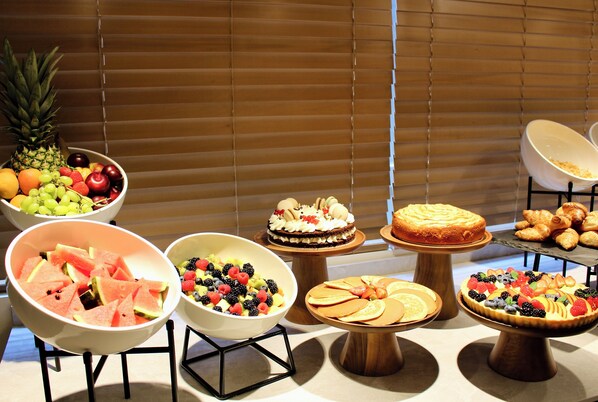 Daily buffet breakfast for a fee