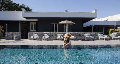 MEALBA HOTEL Suite & Pool