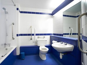 Bathroom - Travelodge Perth Broxden Junction (Perth)