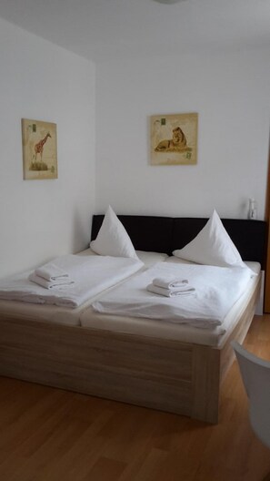 Iron/ironing board, free WiFi, bed sheets - Pension Am Renner (Dresden)