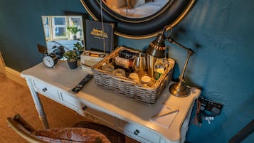 高级双人房 | 办公桌、笔记本电脑工作区、熨斗/熨衣板、免费 WiFi