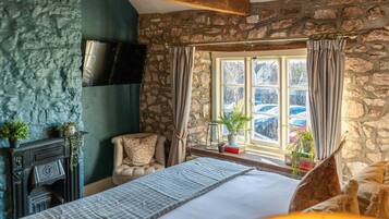 Superior Double Room | Desk, laptop workspace, iron/ironing board, free WiFi