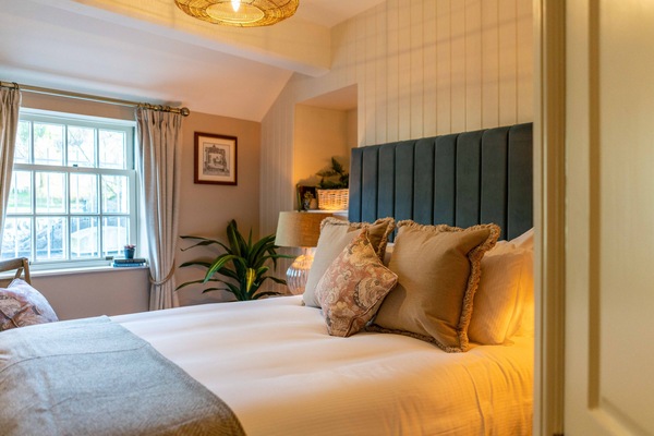 Dobbeltrom – signature | Skrivebord, skrivebord for bærbar PC og strykejern/-brett