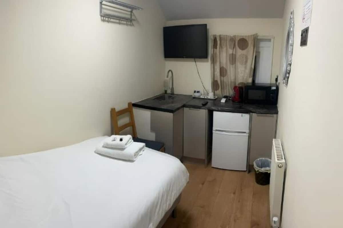 Egyptian cotton sheets, premium bedding, desk, laptop workspace