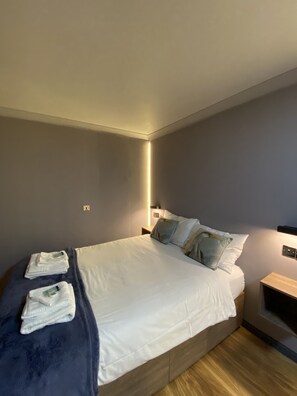 Standaard tweepersoonskamer, 1 tweepersoonsbed | Lakens van Egyptisch katoen, luxe beddengoed, een bureau