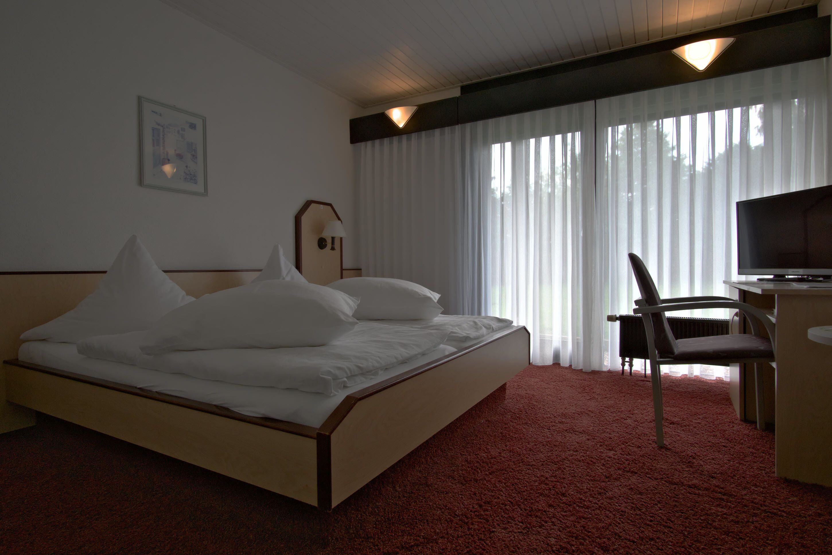 double room | hypo-allergenic bedding, minibar, in-room safe, desk