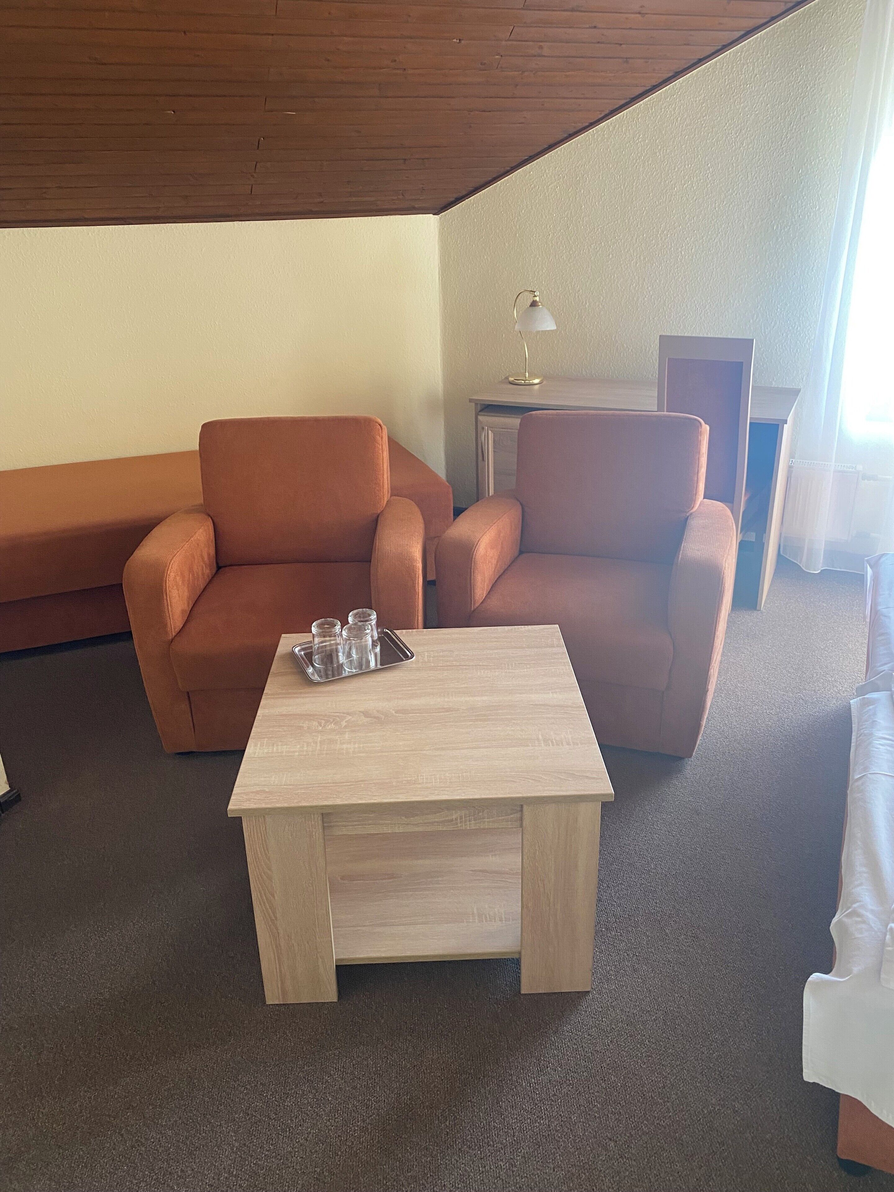 スタンダード トリプルルーム | ミニバー、防音設備、WiFi (無料)、ベッドシーツ