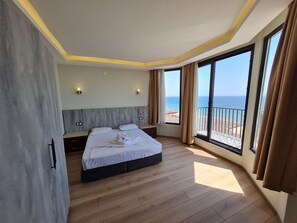 Suite estudio exclusiva, 1 cama Queen size, vista al mar | Ropa de cama de alta calidad, minibar y wifi gratis 
