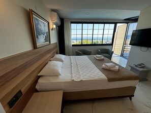Business Suite, Multiple Beds, Sea View