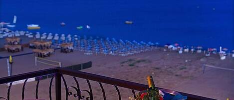 Palmera Suit Sea View | Oleskelualue | Televisio