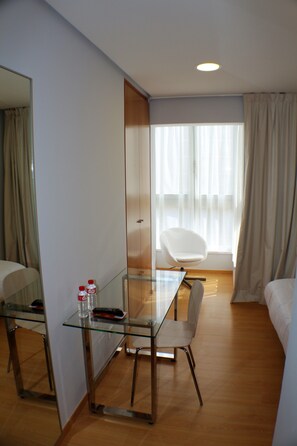 Standard Double Room, 2 Single Beds - Hotel Picos de Europa (Santander)
