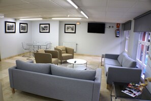 Flat-screen TV - Hotel Picos de Europa (Santander)