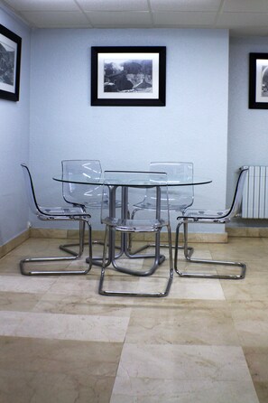 In-room dining - Hotel Picos de Europa (Santander)