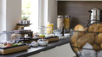 Tägliches Frühstücksbuffet gegen Gebühr