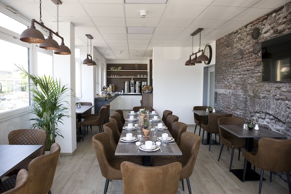 Daily buffet breakfast (EUR 5 per person)