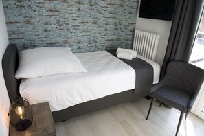 1 chambre, rideaux occultants, Wi-Fi gratuit, draps fournis