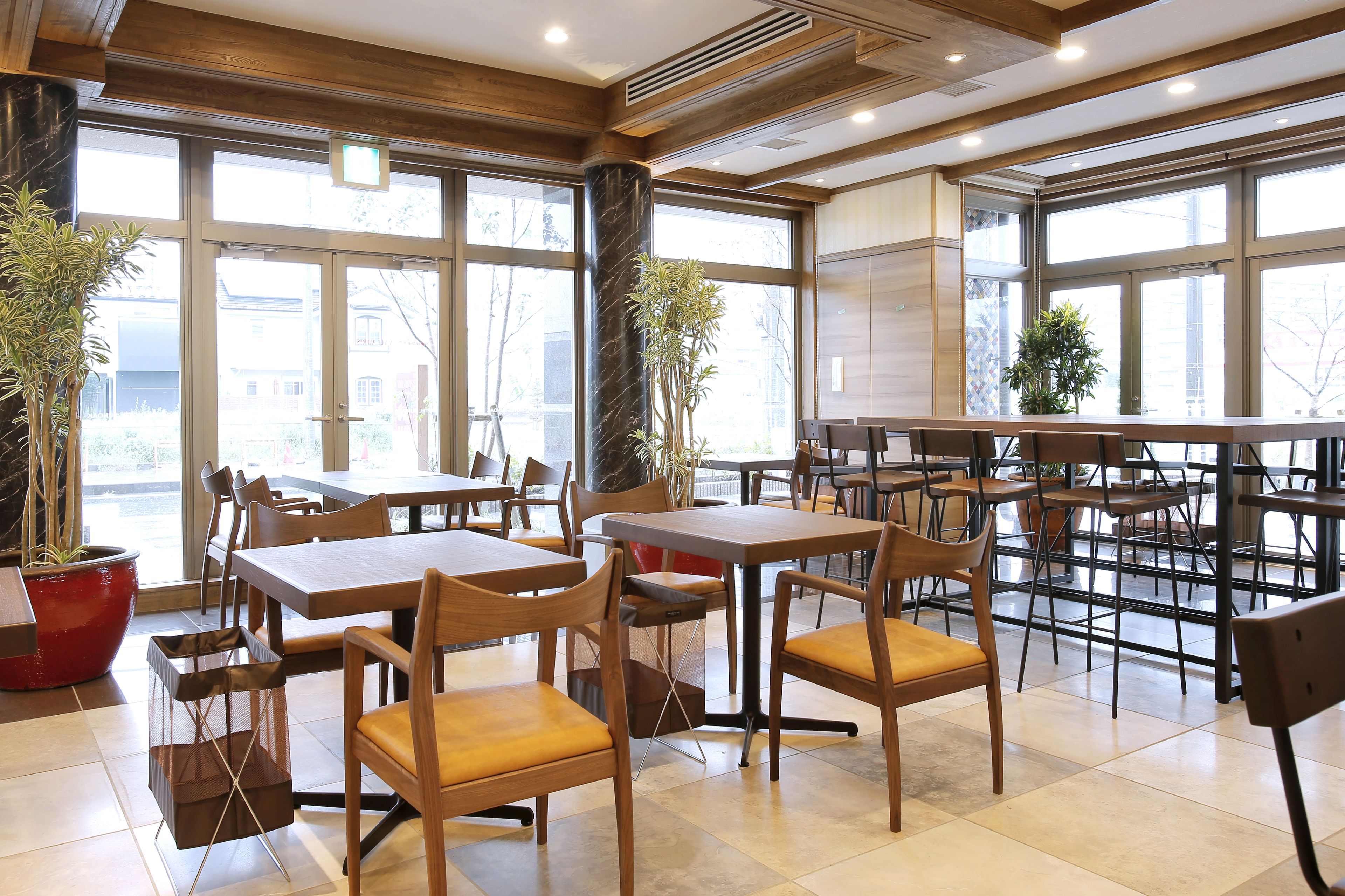 供應早餐和晚餐