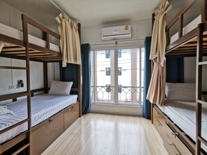 Free minibar items, free WiFi - Bunk Boutique Hostel Chiangmai (Chiang Mai)