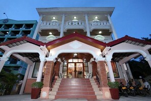 Façade de l’hébergement - soirée/nuit