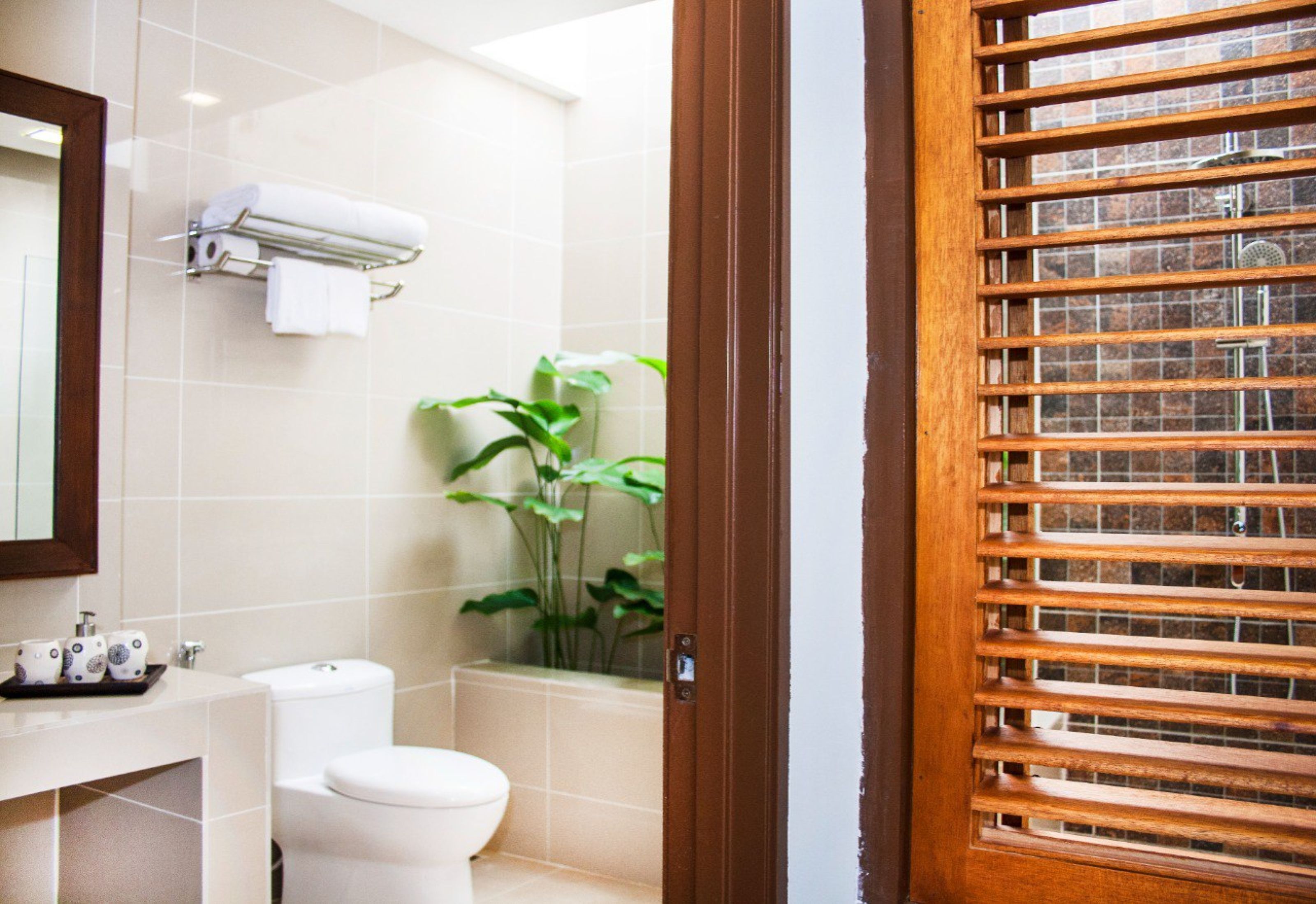 deluxe twin room, balcony | bathroom | shower, free toiletries, towels