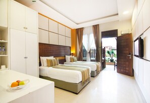 Twin Room, Pool View | Bar mini, ruang kerja komputer riba, Wi-fi percuma, cadar katil
