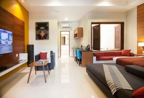 ห้องสวีท | มินิบาร์, พื้นที่ทำงานแบบใช้แล็ปท็อป, Wi-Fi ฟรี, ผ้าปูที่นอน