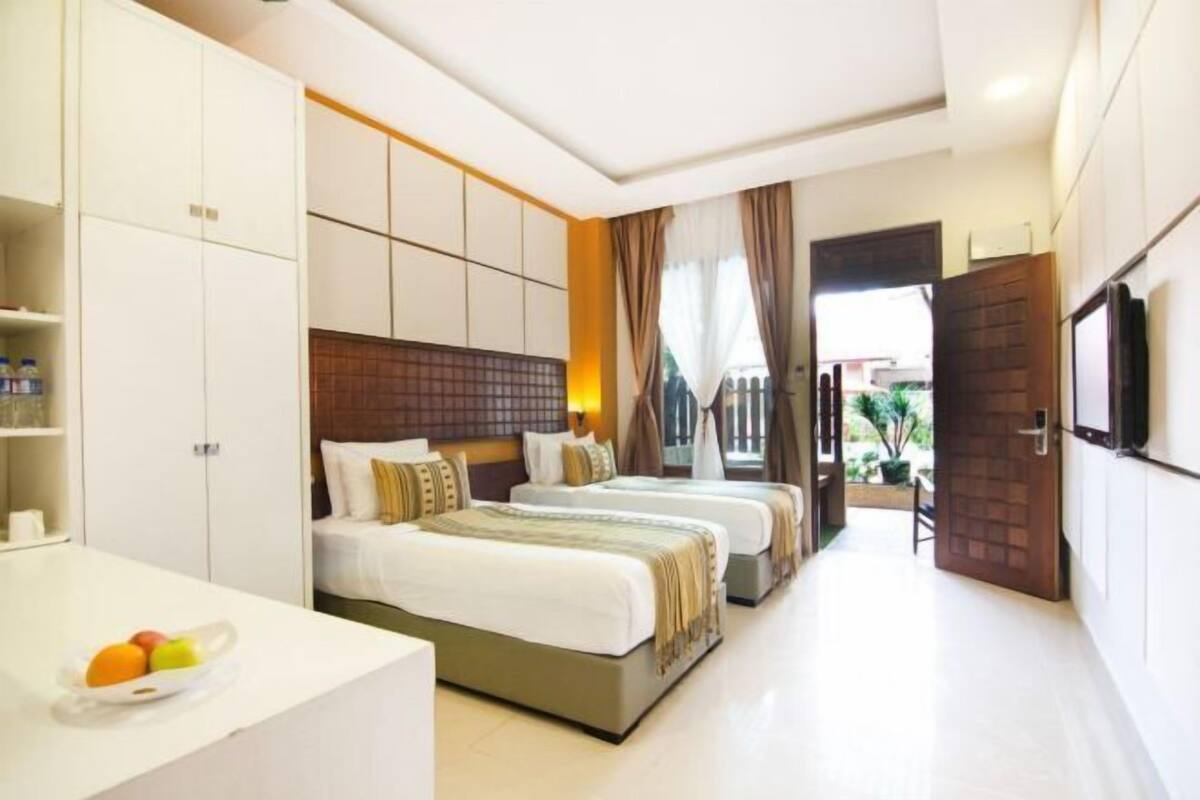 Minibar, laptop workspace, iron/ironing board, free WiFi