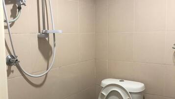 Doccia, set di cortesia gratuito, asciugacapelli, bidet